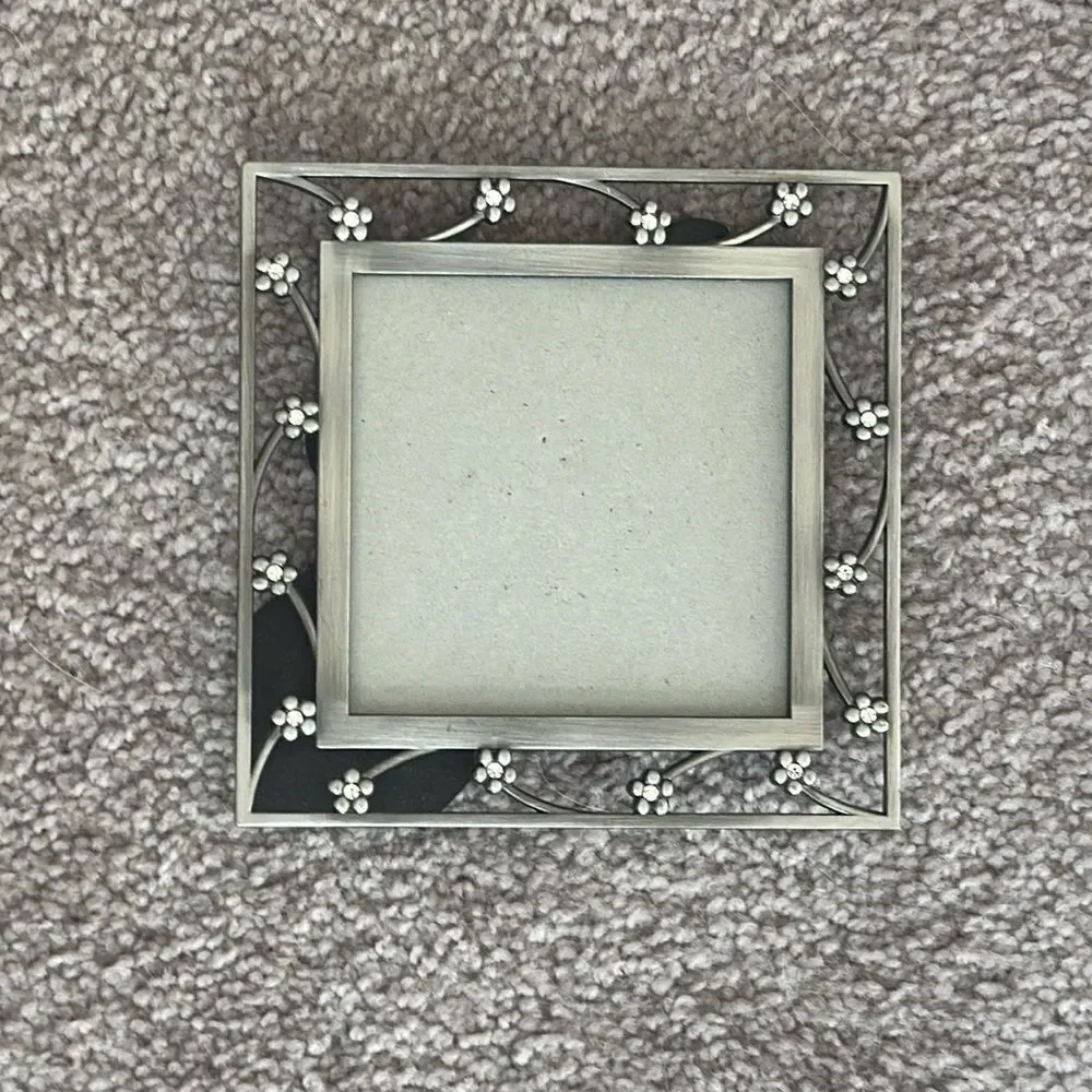 Elsa L Silver Floral Picture Frame!